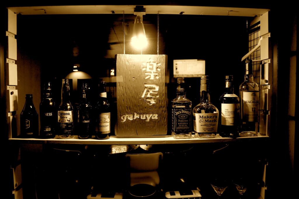 【福島県福島市】飯坂温泉MUSIC & SPORTS BAR「楽屋」のラヂウム玉子をのせたカルボナーラやナンピザが美味しい