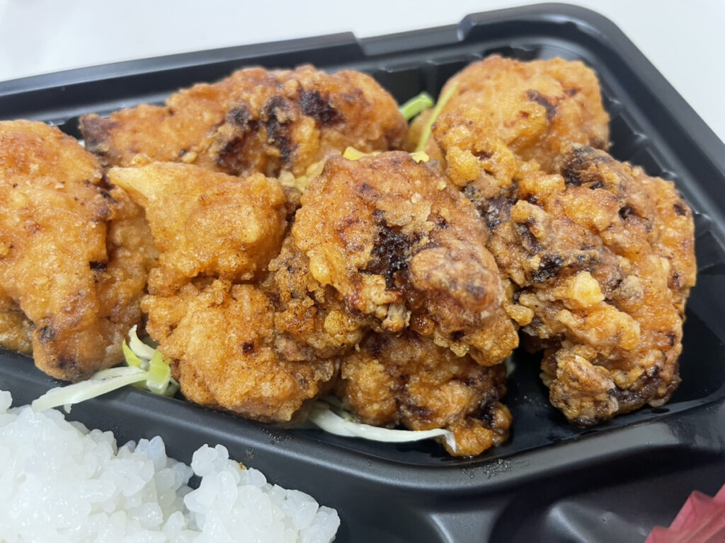 【福島・いわき市】JA福島さくら 新鮮やさい館谷川瀬店で絶品からあげ弁当を発見！ネギソースとの相性抜群！