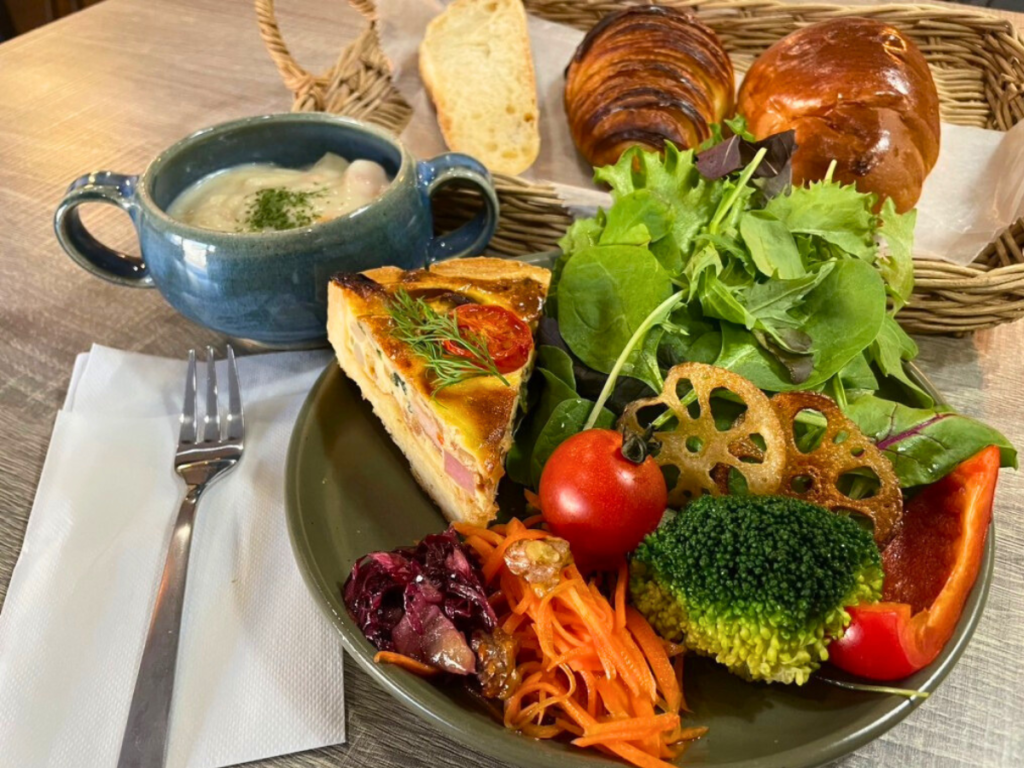 いわき市でランチならここ！素材の味を活かしたカフェ「asagai Bench_i」