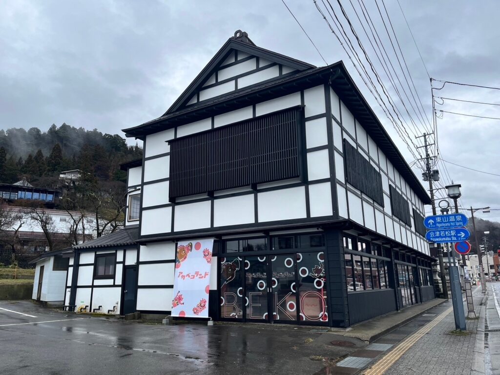 会津若松に待望の「アカベコランド」オープン！ 赤べこ好き必見の観光スポット