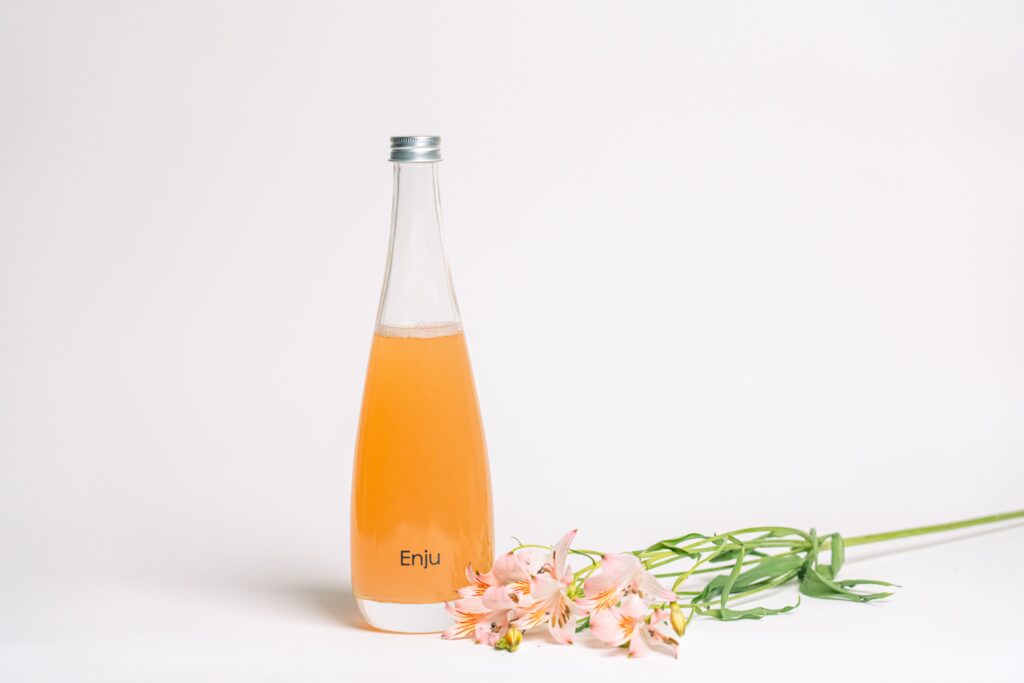 福島県のZ世代起業家が地元のつつじ・桜の花から開発した花酵母カクテル「Enju」が4月30日（火）発売！