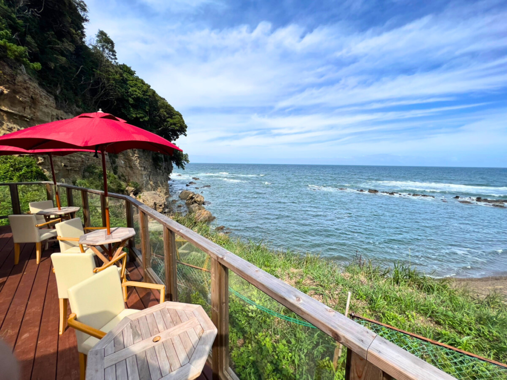 【いわき市】海が一望できるカフェ「海カフェ」で海の音をBGMにチーズドッグを味わってきた。