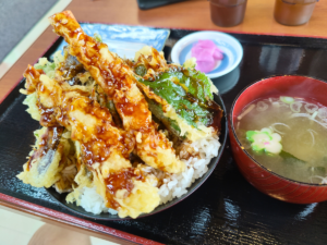 【いわき市】道の駅よつくら港でサクサク天丼を味わう!「そば処 心平庵」