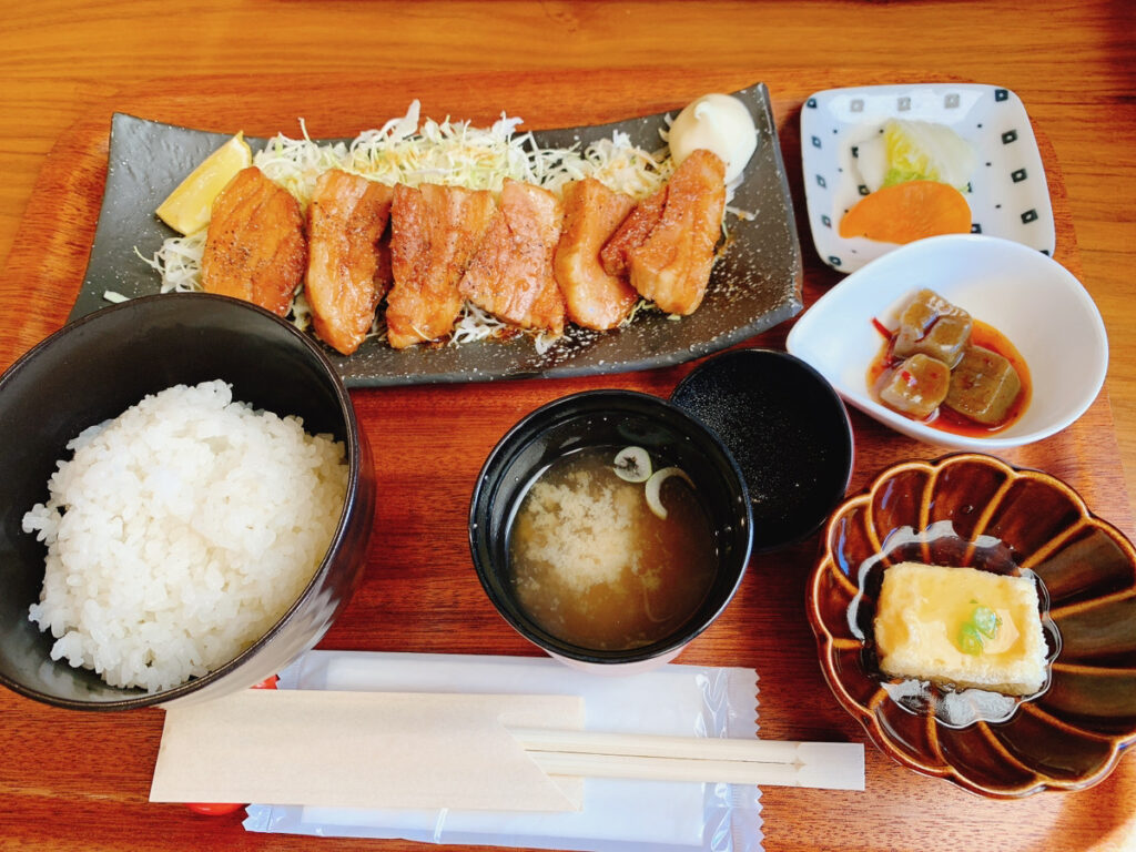 【いわき市】キッチン ワン・ディッシュで味わう、絶品ポークガーリック定食！