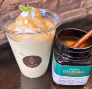 マリリニュージーランドのマヌカハニーを使用   初夏に向けた爽やかなマヌカハニーレモンアムシェイク