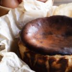 秋の夜長に極上のご褒美を。チーズケーキ好きを唸らせるアムカフェの「アムバスク」が今だけ特別セール！